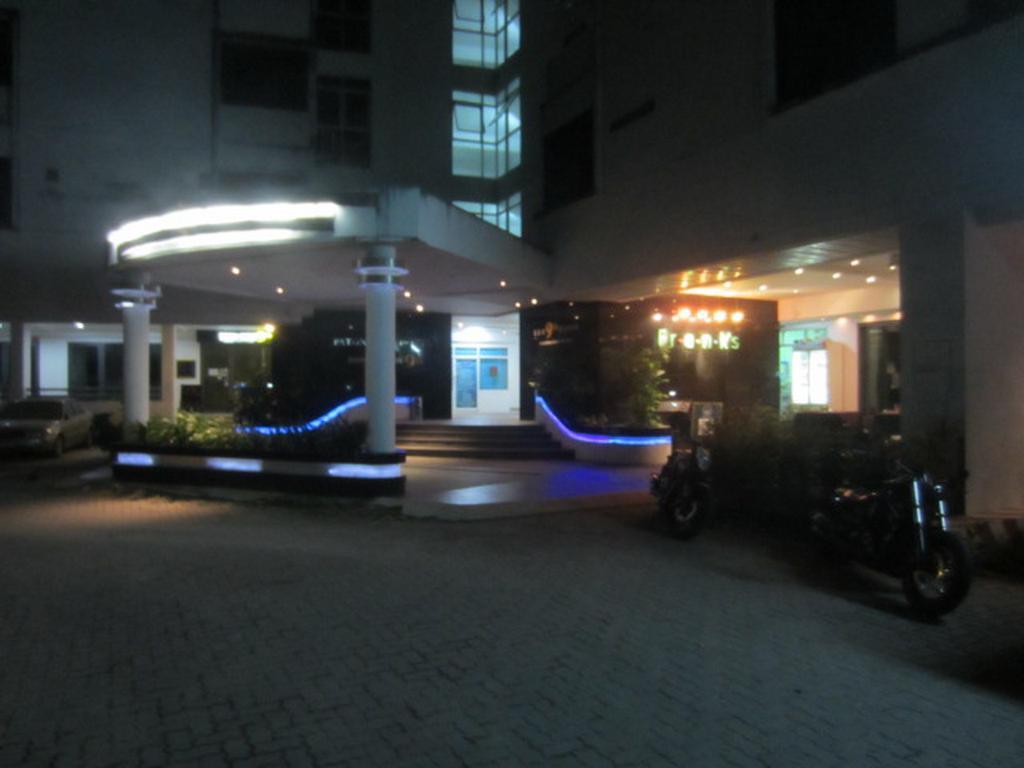 Dao Studio Apartments Patong Exteriör bild