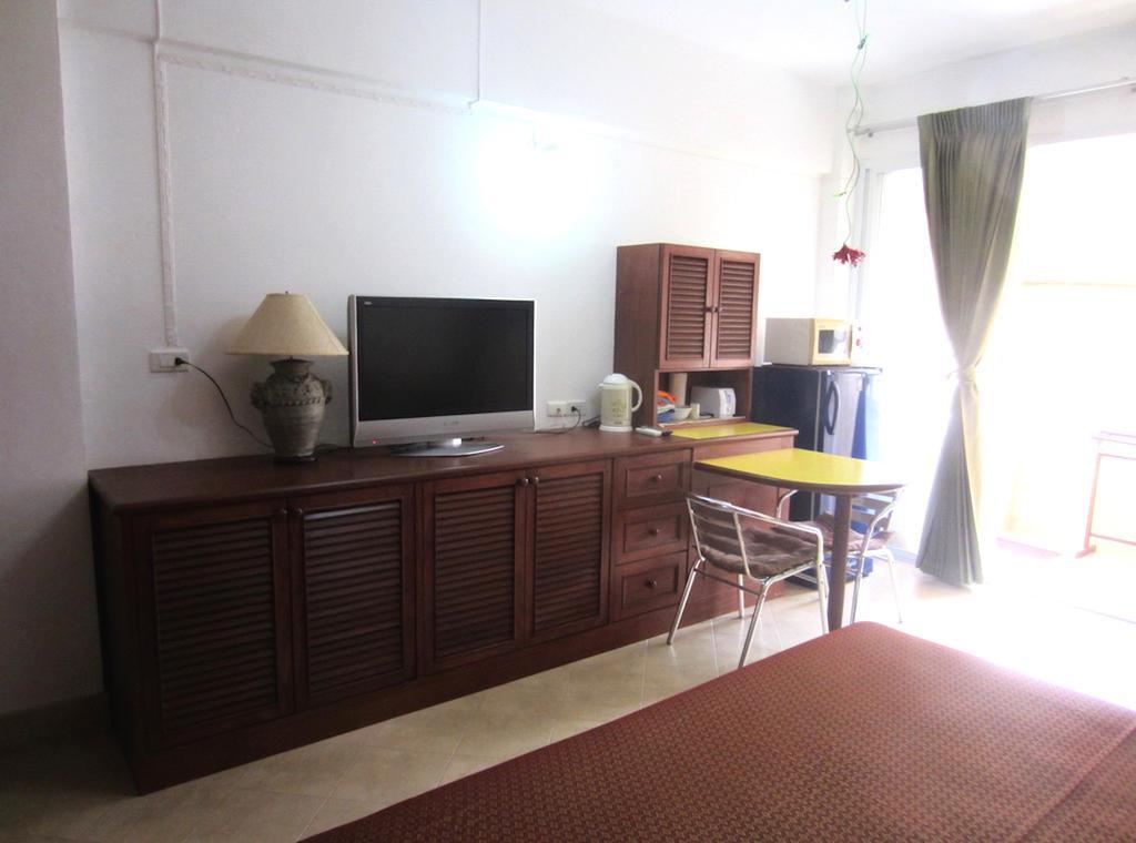 Dao Studio Apartments Patong Exteriör bild